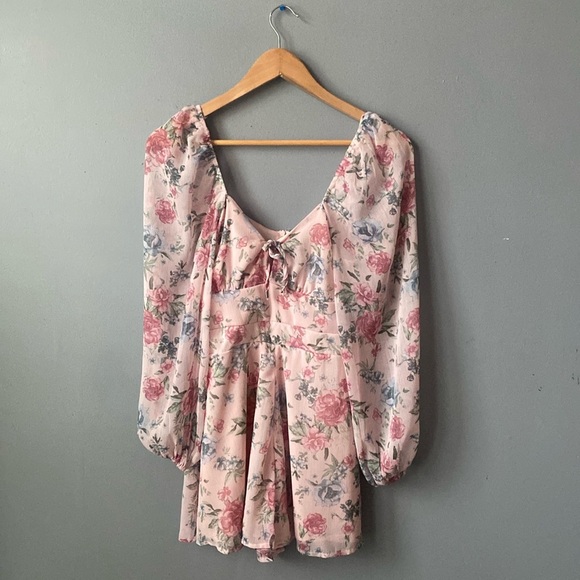 Dresses & Skirts - Floral High Waisted Romper🌸